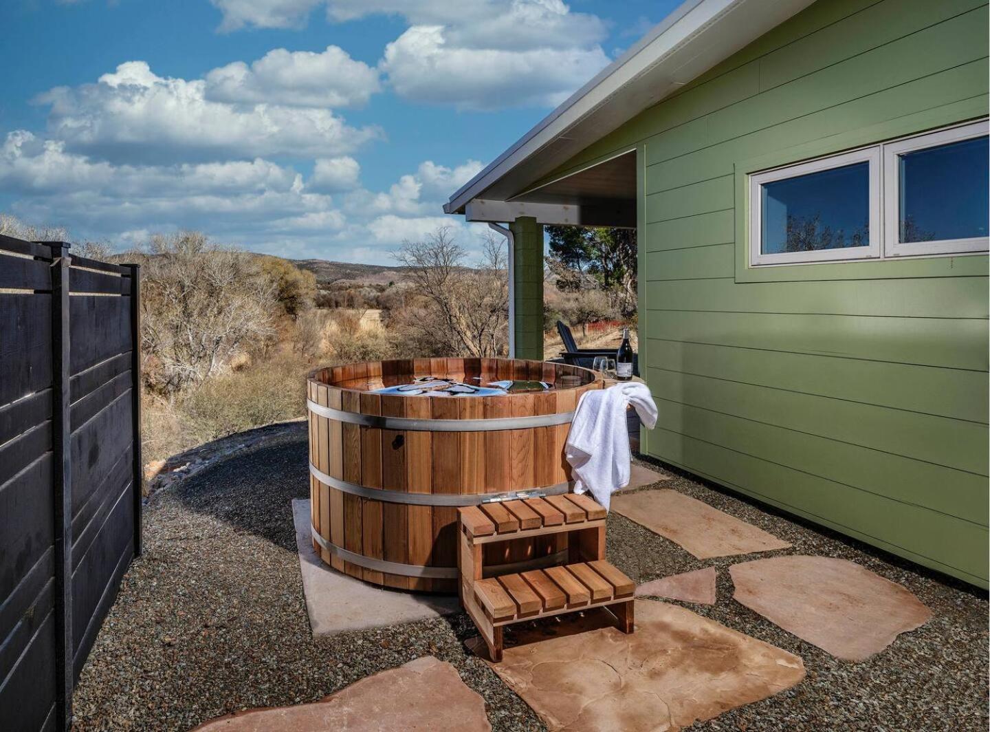 Pitchner Place Creekfront Hot Tub Fire Pit Cornville Exterior photo